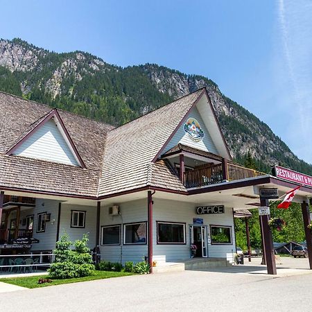 Peaks Lodge Revelstoke Extérieur photo