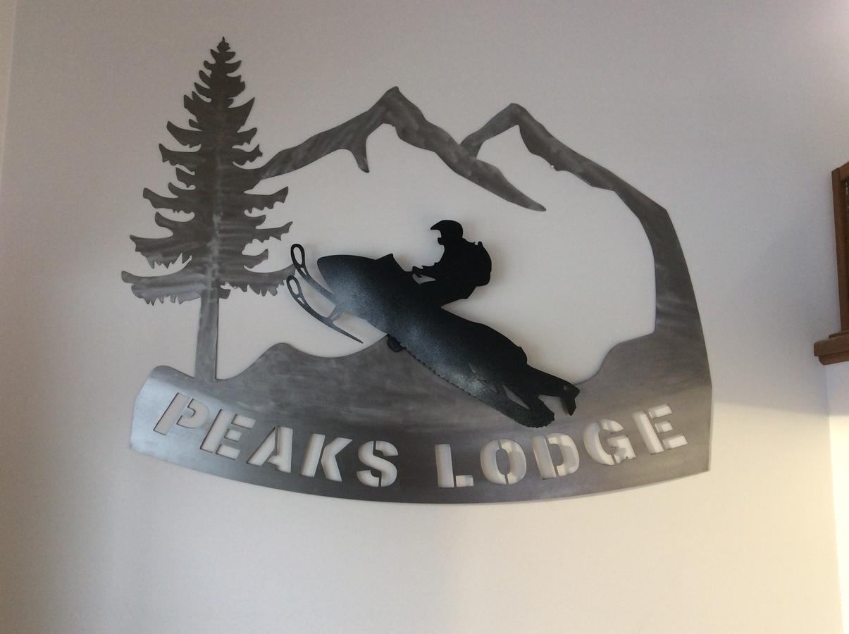 Peaks Lodge Revelstoke Extérieur photo