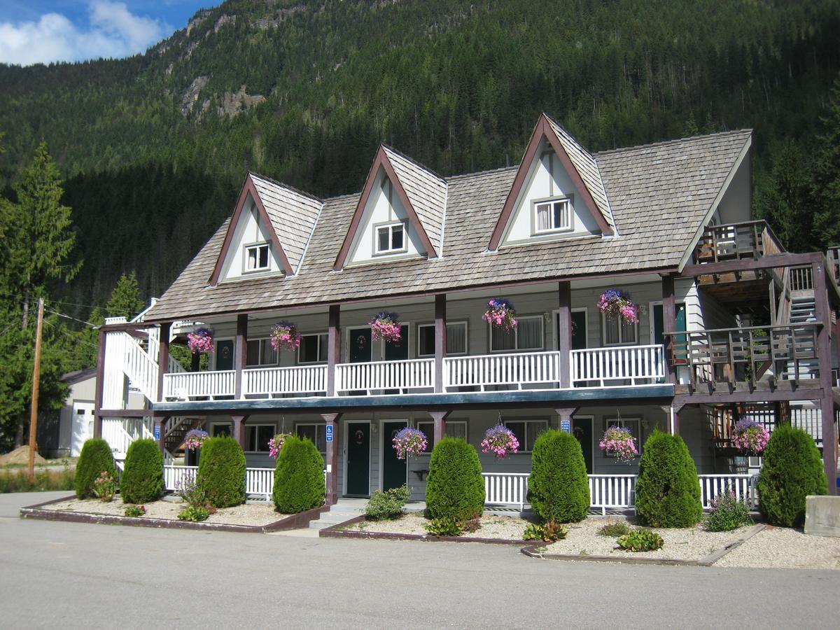 Peaks Lodge Revelstoke Extérieur photo