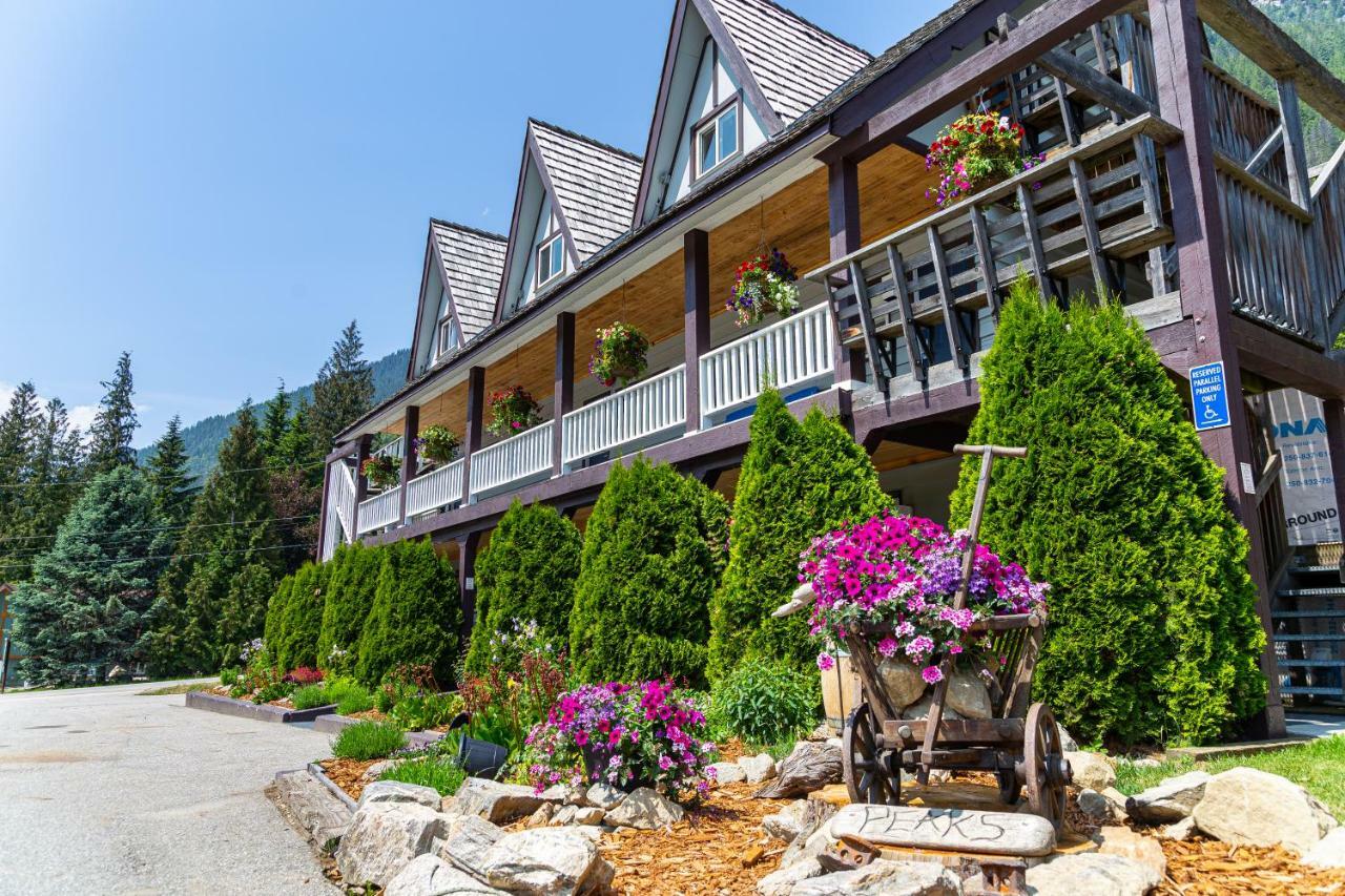 Peaks Lodge Revelstoke Extérieur photo