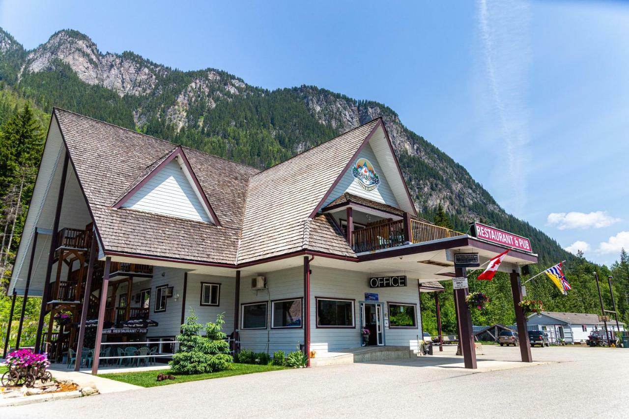 Peaks Lodge Revelstoke Extérieur photo