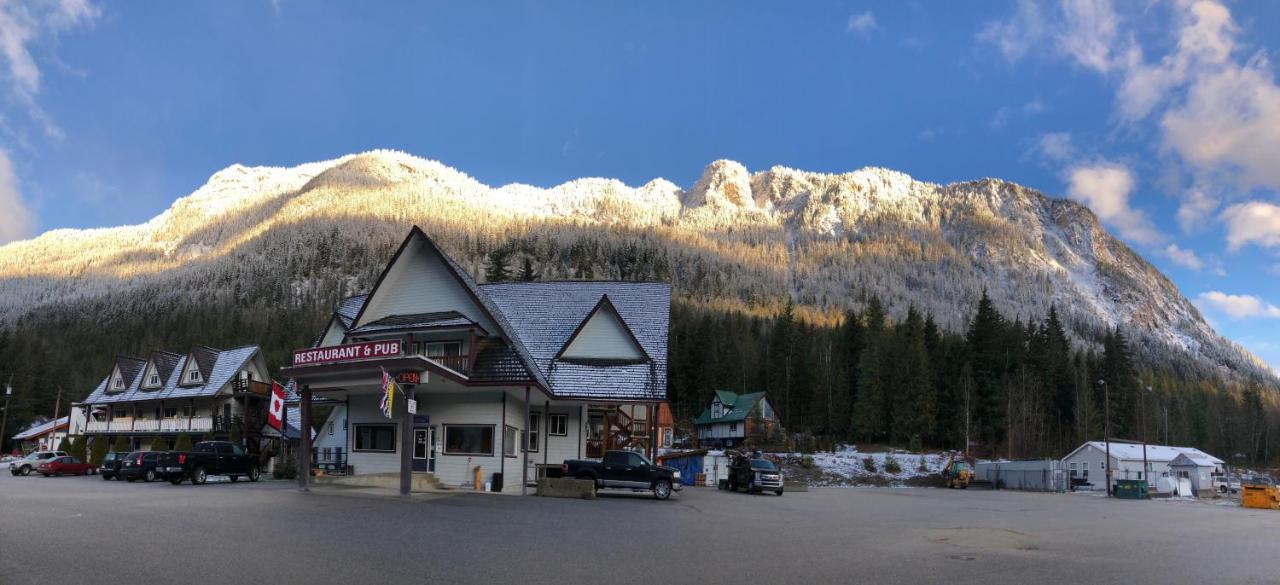 Peaks Lodge Revelstoke Extérieur photo